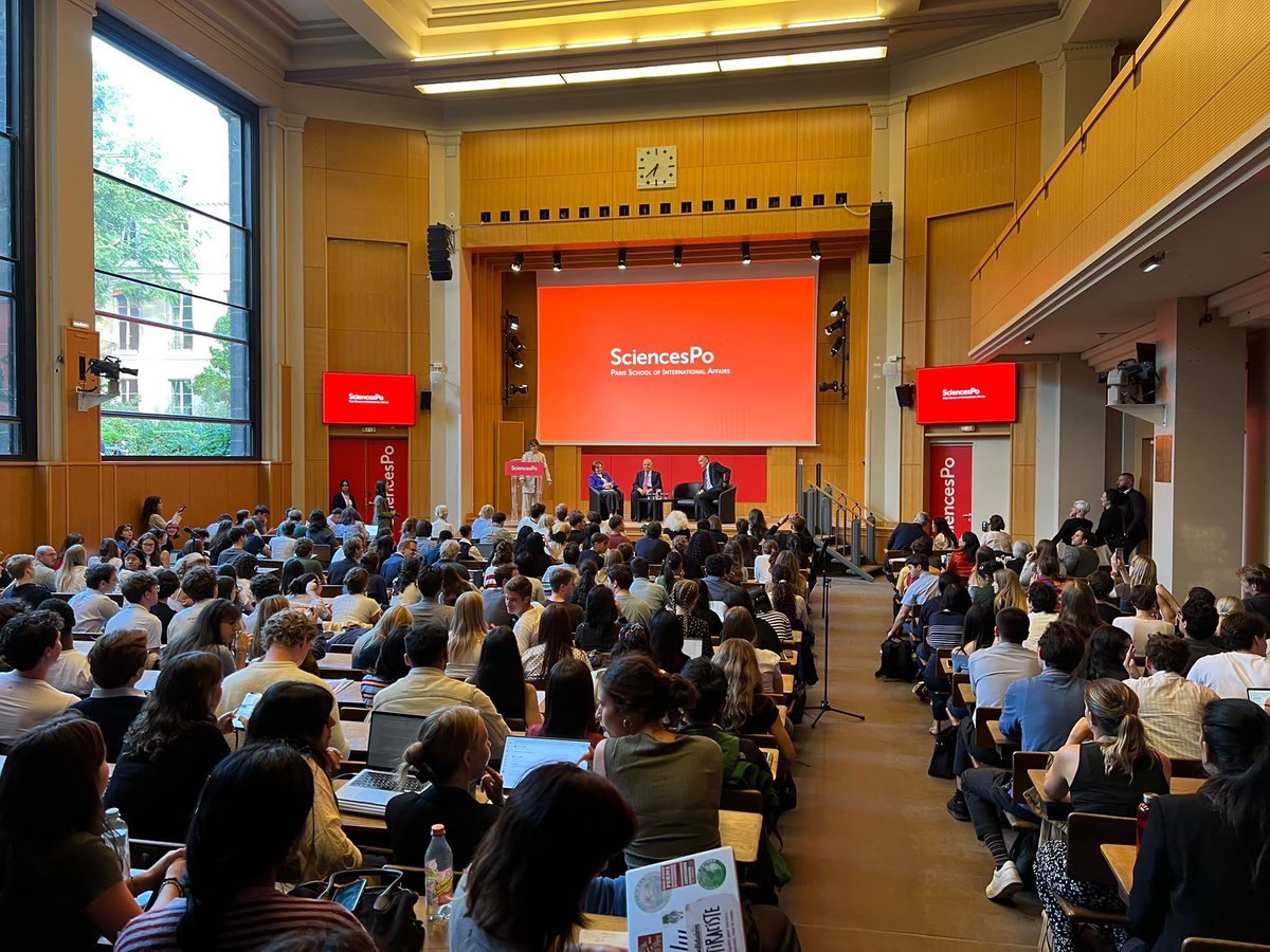 GhassanSalame's tweet photo. Proud and happy to see @PSIASciencesPo thriving and to meet its new enthusiastic cohort. A lot of thanks to @EnricoLetta and now to @AranchaGlezLaya for having greatly expanded a school I had helped create and lead 15 years ago at @SciencesPo. A very moving birthday ceremony! https://t.co/XKJry6Ya8A