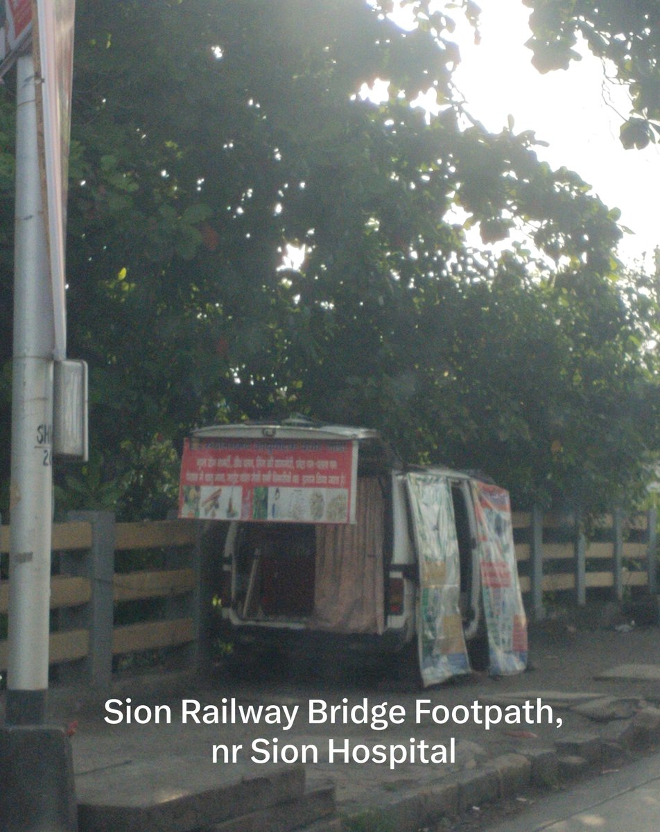 mumbaimatterz's tweet photo. #PedestrianFirst or #ParkingFirst
@mybmc @mybmcwardGN @MTPHereToHelp
Parked on Footoath since several months, Sion Road Bridge , towards labour camp. Nr Sion Hospital. https://t.co/OfitfjVFmn