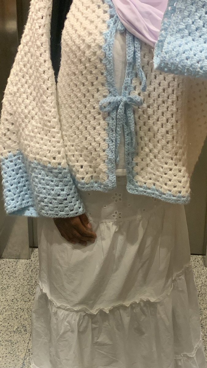 Atlasmxx's tweet photo. Je vends ce genre de vêtements en crochet merci de partager pour aider une étudiante en galère 🫶🏾 https://t.co/U6034OaCOk