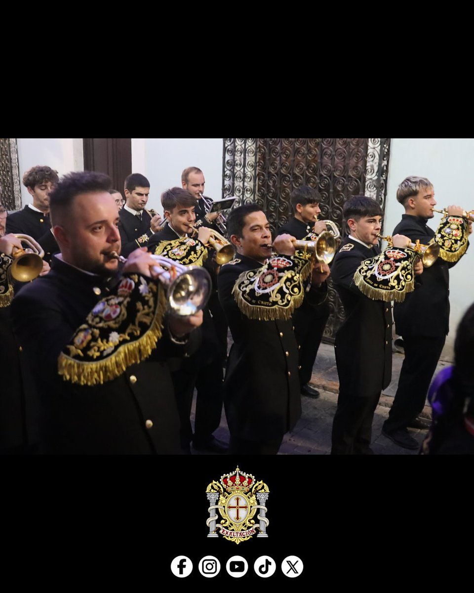 BCTexaltacion's tweet photo. Berja volvió a engalanarse para acompañar a su Patrona, la Santísima Virgen de Gádor Coronada, en su salida procesional.

Una jornada especialmente significativa para nosotros, pues fue la última salida  de Clavos de Cristo y Nuestra Señora de Gádor y la primera de Exaltación. https://t.co/LZGK4DoMYP