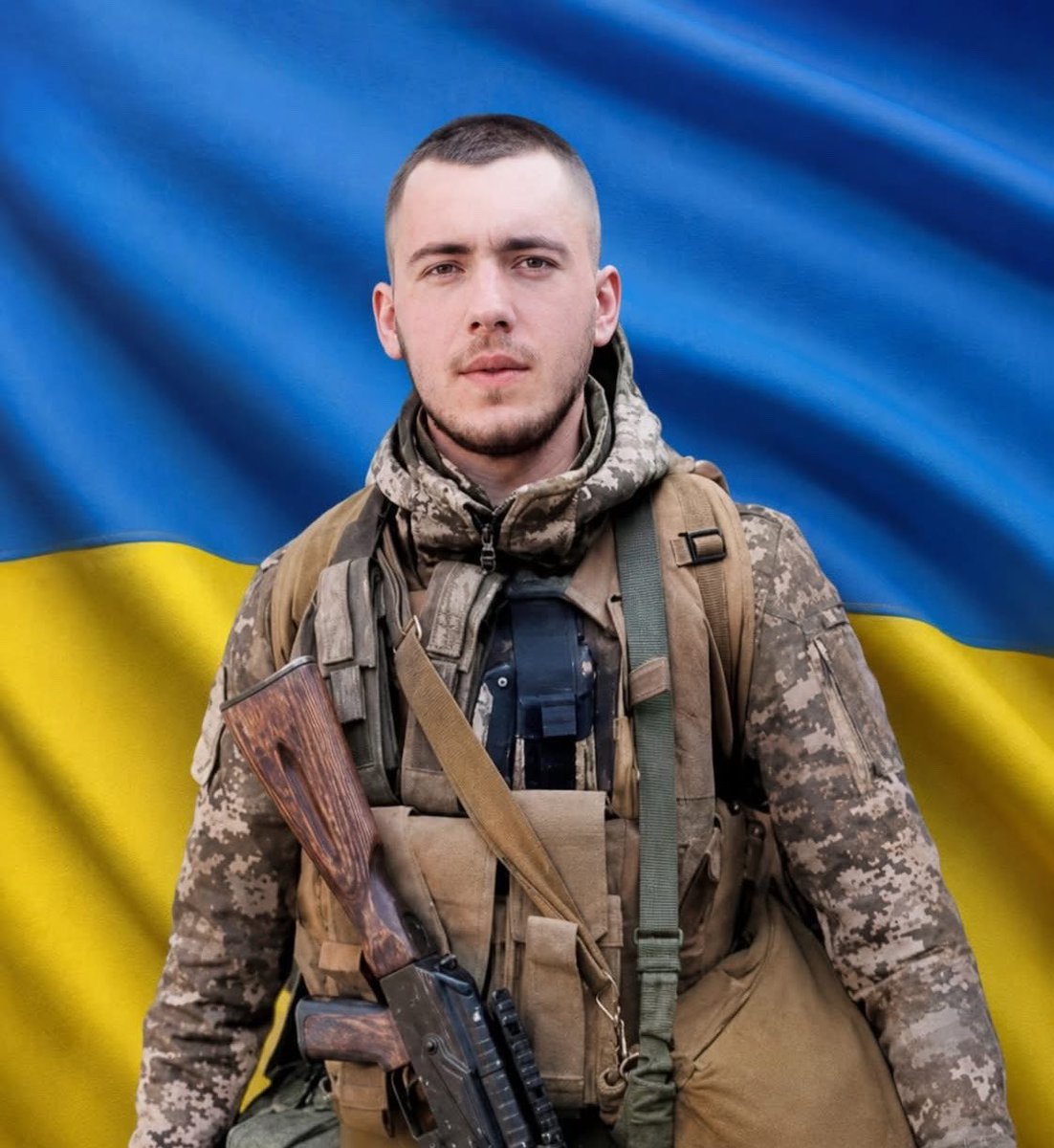 volodarskijo's tweet photo. Він загинув за Україну на чужій землі.
МАКСИМ ОСЛЮК
25 навічно.

Народився 11 червня 1999 року на Вінничині. Закінчив Медвідську школу, навчався у Гущинецькому вищому професійному училищі за спеціальністю «Тракторист-машиніст». Далі — служба в армії. Потім підписав контракт і пішов служити до війська. Максим воював у зоні АТО з 2019 по 2020 роки — Донецький та Луганський напрямки.

Веселий, комунікабельний, щирий, з дитинства захоплювався футболом, мав багато друзів, пригадують у селі про Максима. Добре навчався, був відмінником, володів англійською мовою, брав участь в олімпіадах. Сам обрав шлях військової служби, аби стати на захист України.

Він був молодшим сержантом, командиром 3 штурмового відділення 1 штурмового взводу 1 штурмової роти військової частини А 7400. Мав позивний «Сонік». Під час служби отримав два поранення: у зоні проведення АТО та під час повномасштабного вторгнення у 2024 році. Навіть на лікуванні не міг бути осторонь — рвався до своїх побратимів, розповідають рідні Максима. Повернувся до строю, бо серце його було на передовій захисту держави.

10 листопада 2024 року, виконуючи бойове завдання в районі н. п. Новоіванівка Курської області рф, Максим загинув унаслідок мінометного обстрілу позицій. Отримав поранення, несумісні з життям. Тривалий час вважався безвісти зниклим. Тіло Героя було опізнане за результатами ДНК-експертизи.

Командир підрозділу згадував: «Максимом потрібно усім нам пишатися. Аби всі були, як він, то вже давно була б перемога».

Удома в Максима залишились мати Людмила Павлівна, батько Ігор Іванович, брат Вадим та сестра Ілона.

Вічна шана Герою,
наша вдячність та слава.
Схилімо голови…