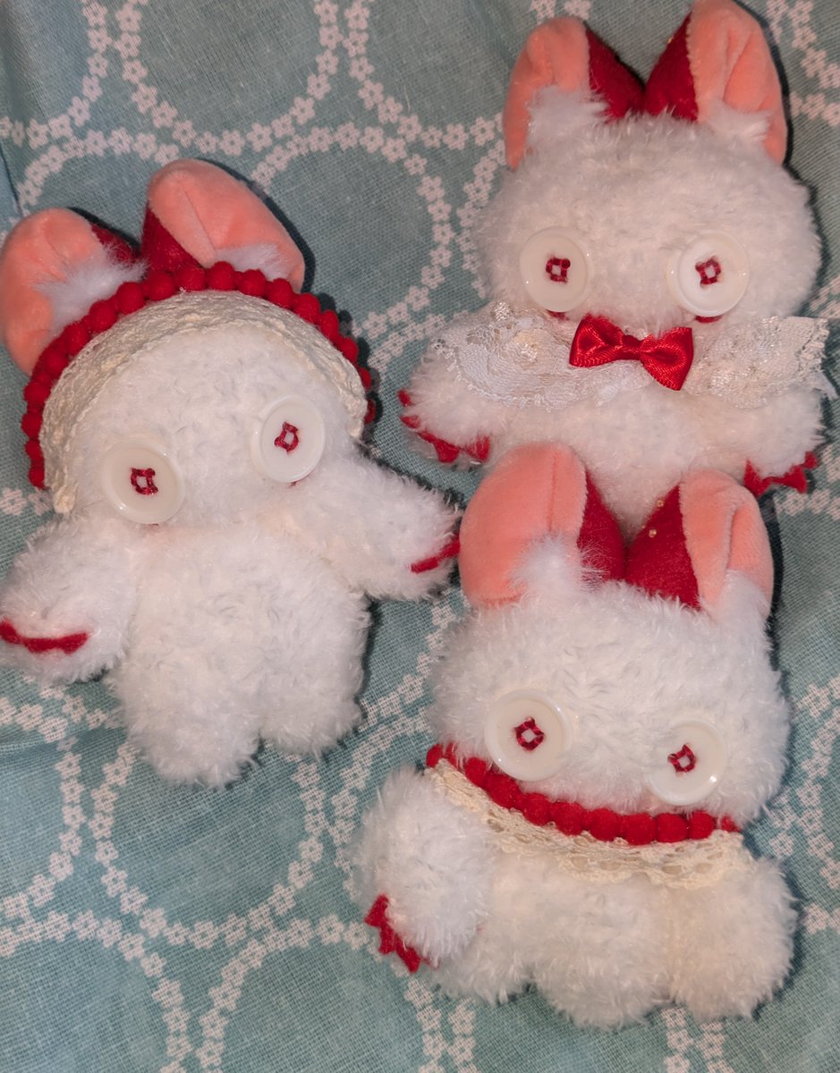 ParalysisNUI71's tweet photo. 上げ直しです！ふわふわクリームのイチゴショートケーキちゃんがサンプルの子含めて完成しました🍰抽選お迎え会は9月下旬です！
#ぬいぐるみ　#ぬいぐるみ好きな人と繋がりたい https://t.co/Tde6fdXfYO