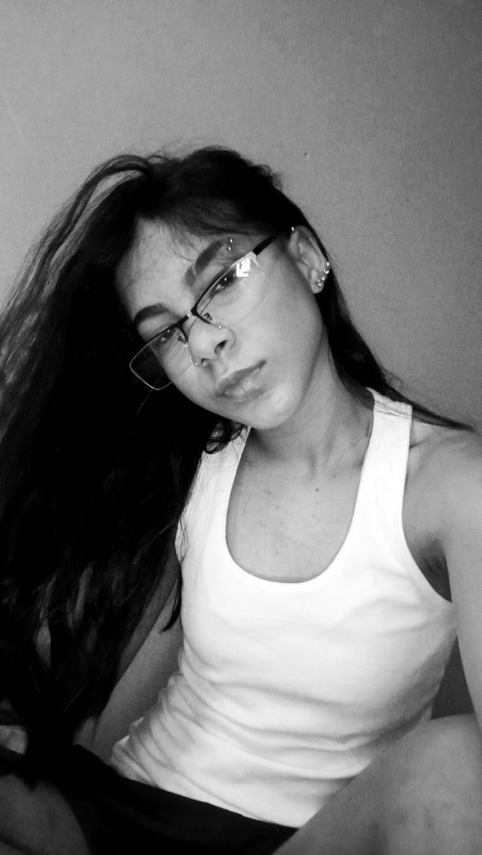 moraezilc's tweet photo. viciada nessas fotos https://t.co/HdLFSKSk7j