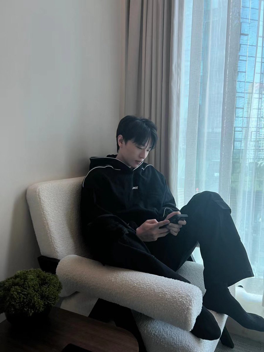 NAUHCIUH's tweet photo. 喜欢吗 https://t.co/EyJaLLg9OR