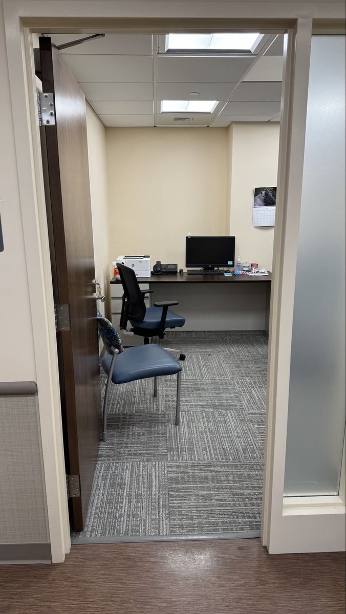 thugnightx's tweet photo. In office proof https://t.co/iptNDaE7cB