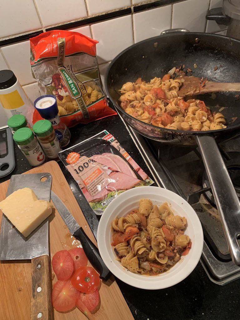 FizzyLarmi4's tweet photo. Making breakfast proof https://t.co/u3nknowv5j