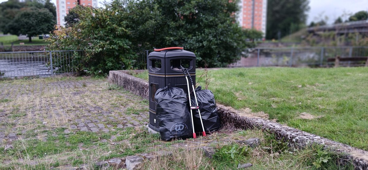 AlistairFergu11's tweet photo. 3 bags this morning. Leven drinkers had a heavy session, 2 heaving bags left for uplift at Bridge St.
#litterfree #ReportingLitter #keepbritaintidy #LeaveNoTrace #KeepScotlandtidy
#SpringCleanScotland #Litter
#KeepScotlandBeautiful
#WDCouncil #bigclydecleanup #greentangerine https://t.co/MflVQA7vDq