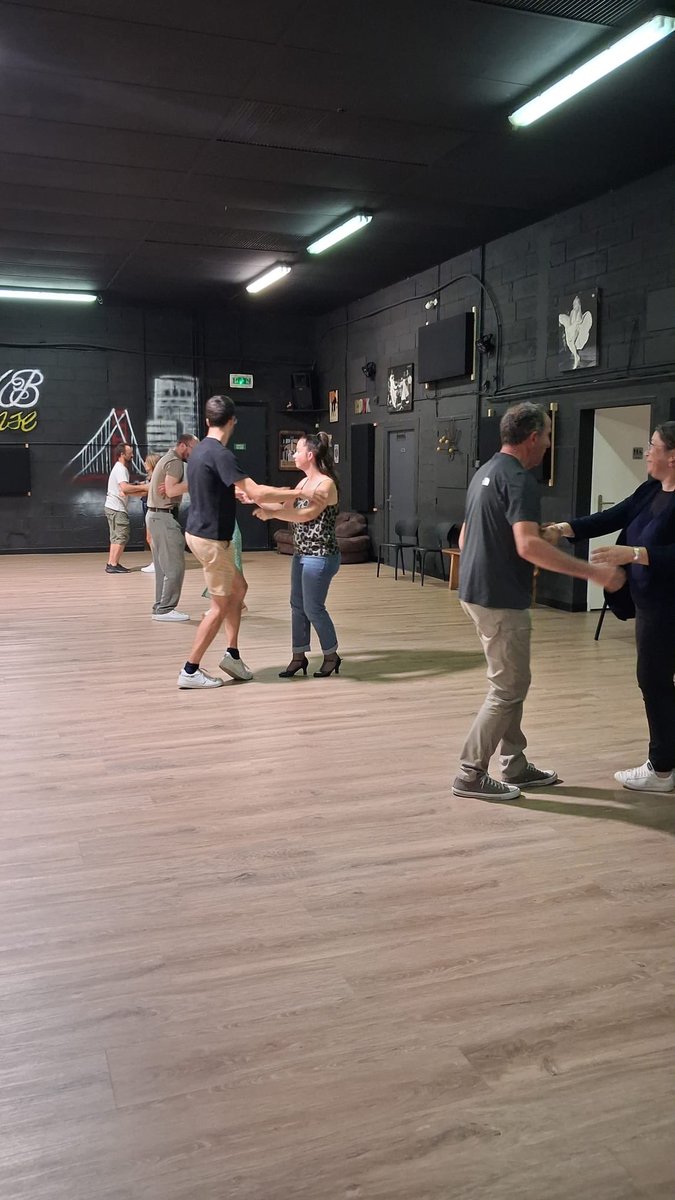 VBDanse15's tweet photo. Quel bonheur de vous voir sur la piste ! 💃🕺

Hier soir, c’était ambiance électrique pour nos cours de Salsa et Bachata ! Merci à tous pour votre énergie, vos sourires et vos premiers pas de cette saison 2026-27.

#VBDanse #Salsa #Bachata #DanseADeux #SemaineDecouverte https://t.co/KIIw8q1iJu