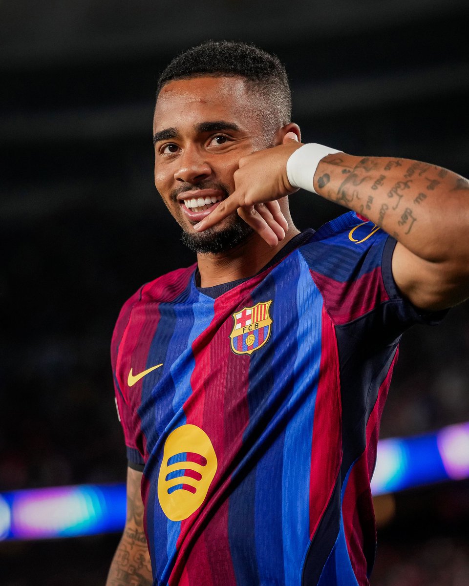 CityzensIDN's tweet photo. [FAKTA MENARIK]

Gabriel Jesus mencetak gol pertamanya di Champions League melawan Feyenoord saat ia bermain untuk Manchester City.

Dan sekarang gol pertamanya untuk Barcelona dicetak melawan Feyenoord juga.

#alômãe 🤙 https://t.co/VEZPwltxX5