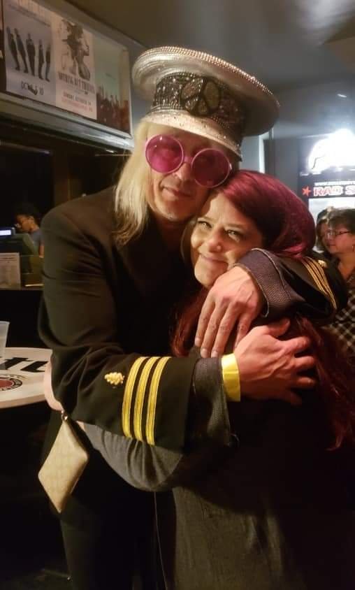 Rockdecades's tweet photo. Happy Birthday to 
Chip Z'Nuff @ChipZnuff ✌🏻💚🎂

Founding member,bass player and
current lead singer of @EnuffZnuff 

This is one of my favorite pics ☺️

Have the best birthday 🎉 https://t.co/bd9IqPeooF