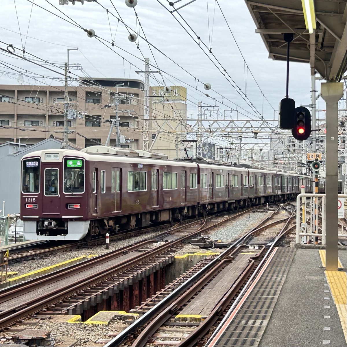 1259K_train's tweet photo. 阪急京都本線･千里線 #阪急運用 
・特急大阪梅田15015レ 2306F
・準急京都河原町15038レ 1315F
・普通大阪梅田1543レ 1310F
・普通天下茶屋S1553レ 66612F
・準急大阪梅田15031レ 3323F
・普通天下茶屋1529レ 1305F https://t.co/0vIGSESO7D