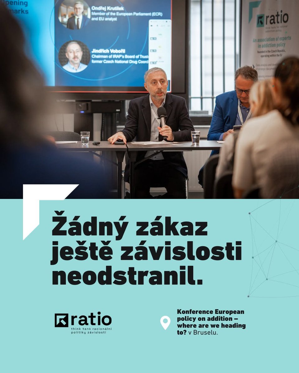 ratiothinktank's tweet photo. Žádný zákaz ještě závislosti neodstranil. To je hlavní vzkaz z konference European policy on addition – where are we heading to? pořádané v Bruselu. 📷
RATIO – Think tank Racionální politiky závislostí svedl dohromady odborníky z celé Evropy. Téma? Kam směřuje evropská politika závislostí, tj. od drog přes nikotin až po digitální svět.
Napříč všemi panely zaznělo totéž: samotný zákaz poptávku neodstraní. Jen ji přesune jinam.
📷 Příliš přísná regulace tabáku nahrává černému trhu. Když legální produkt zmizí nebo zdraží, poptávka nezmizí.
Řešení?
Danit podle míry škodlivosti. Čím menší riziko, tím nižší daň.
📷 Platí to i pro digitální svět.
Zákaz sociálních sítí nefunguje. Důležitější je transparentnost algoritmů, odpovědnost technologických firem a vzdělávání.
Regulace musí vycházet z důkazů a praxe. Lidé mají přirozený sklon k závislostem. A podle toho musíme k tématu přistupovat.