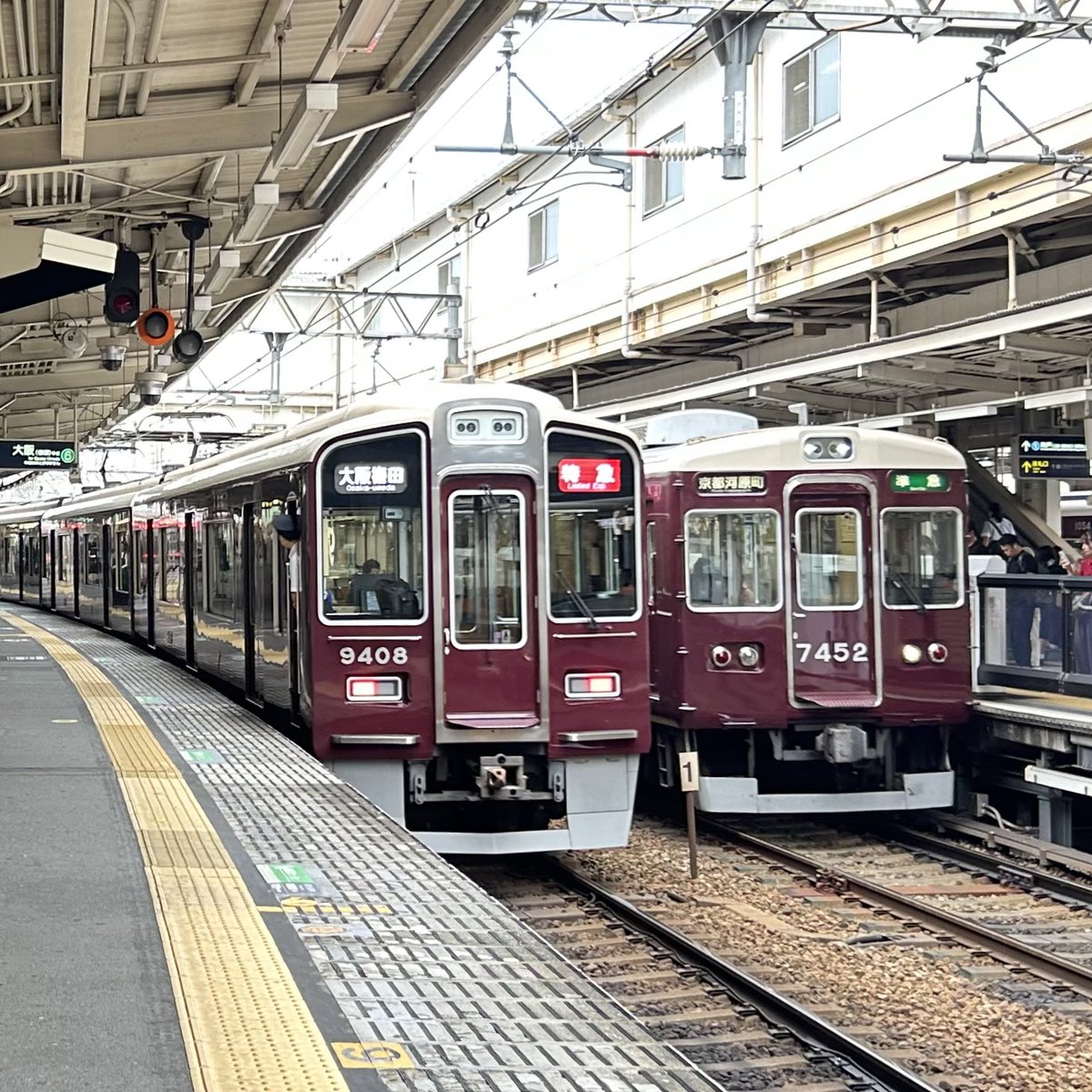 1259K_train's tweet photo. 阪急京都本線･千里線 #阪急運用 
・普通北千里1556レ 7327F+7307F
・特急大阪梅田15017レ 9308F
・準急京都河原町16030レ 7323F https://t.co/GtMuc7hUyK