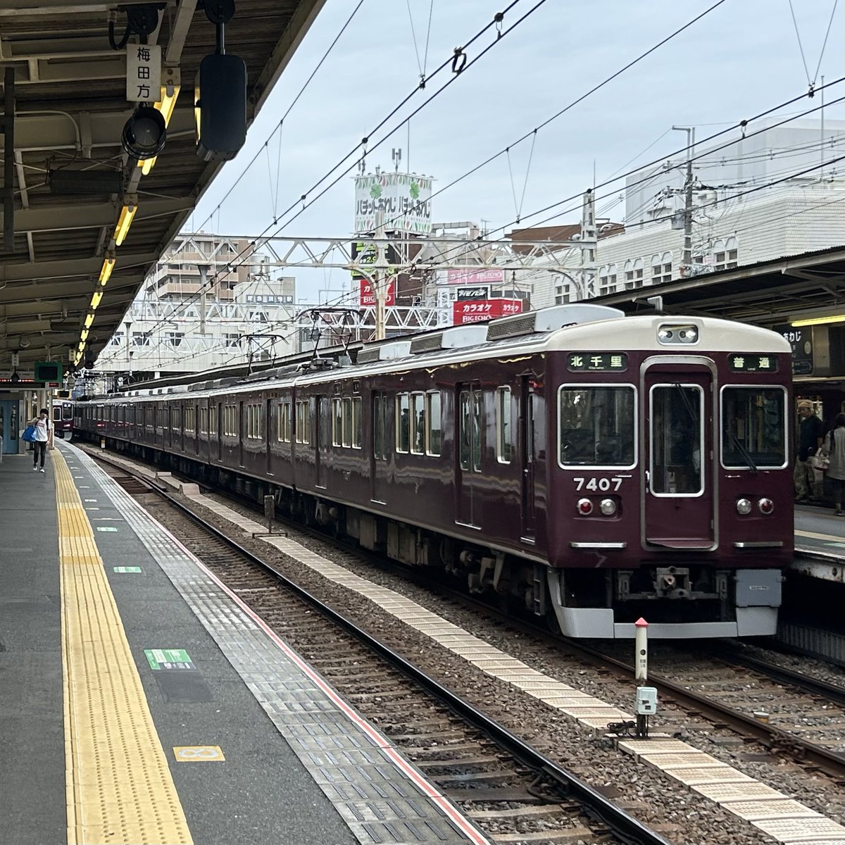 1259K_train's tweet photo. 阪急京都本線･千里線 #阪急運用 
・普通北千里1556レ 7327F+7307F
・特急大阪梅田15017レ 9308F
・準急京都河原町16030レ 7323F https://t.co/GtMuc7hUyK