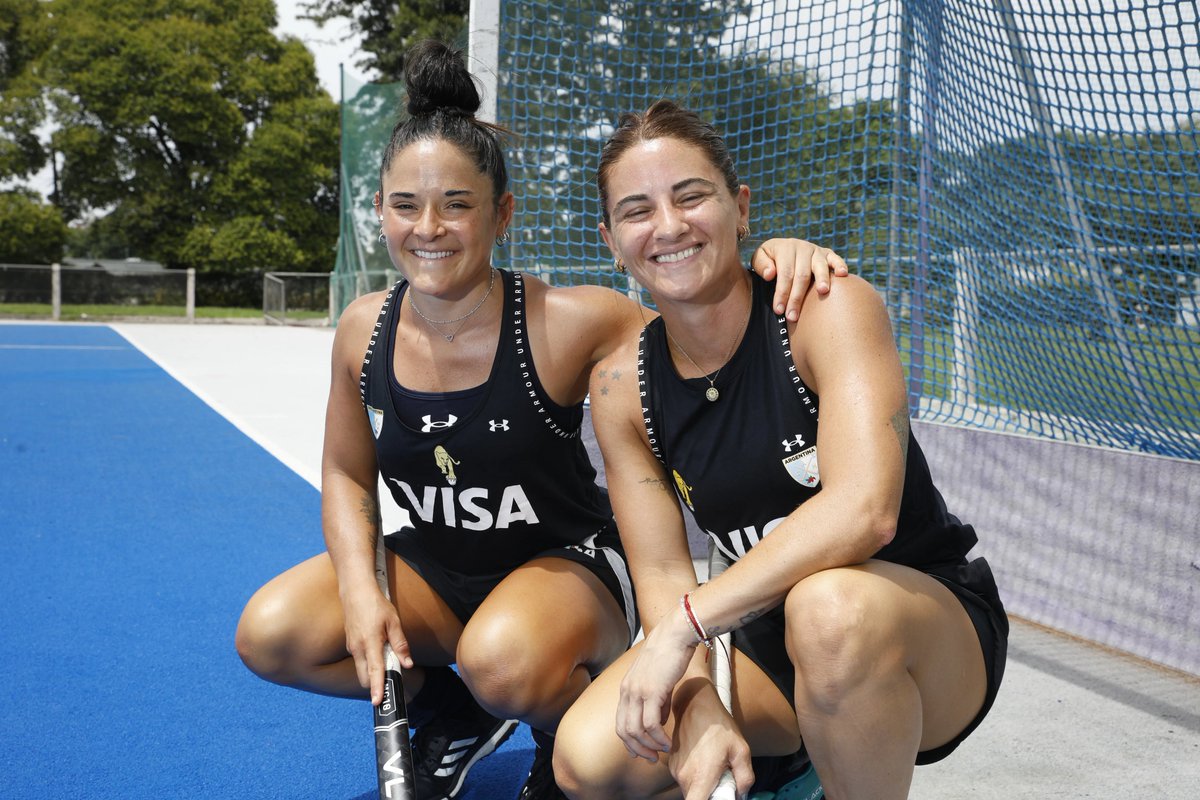 vanevalenti's tweet photo. Majo y Vicky Granatto llegaron a las Leonas con muchísimo esfuerzo. Soñaron y creyeron desde un origen humilde, siempre con lucha y convicción. 

El desprestigio que se intenta es síntoma de época. Son millón de veces más argentinas que quienes las denuestan sin saber. https://t.co/Y0oKE5WkAG