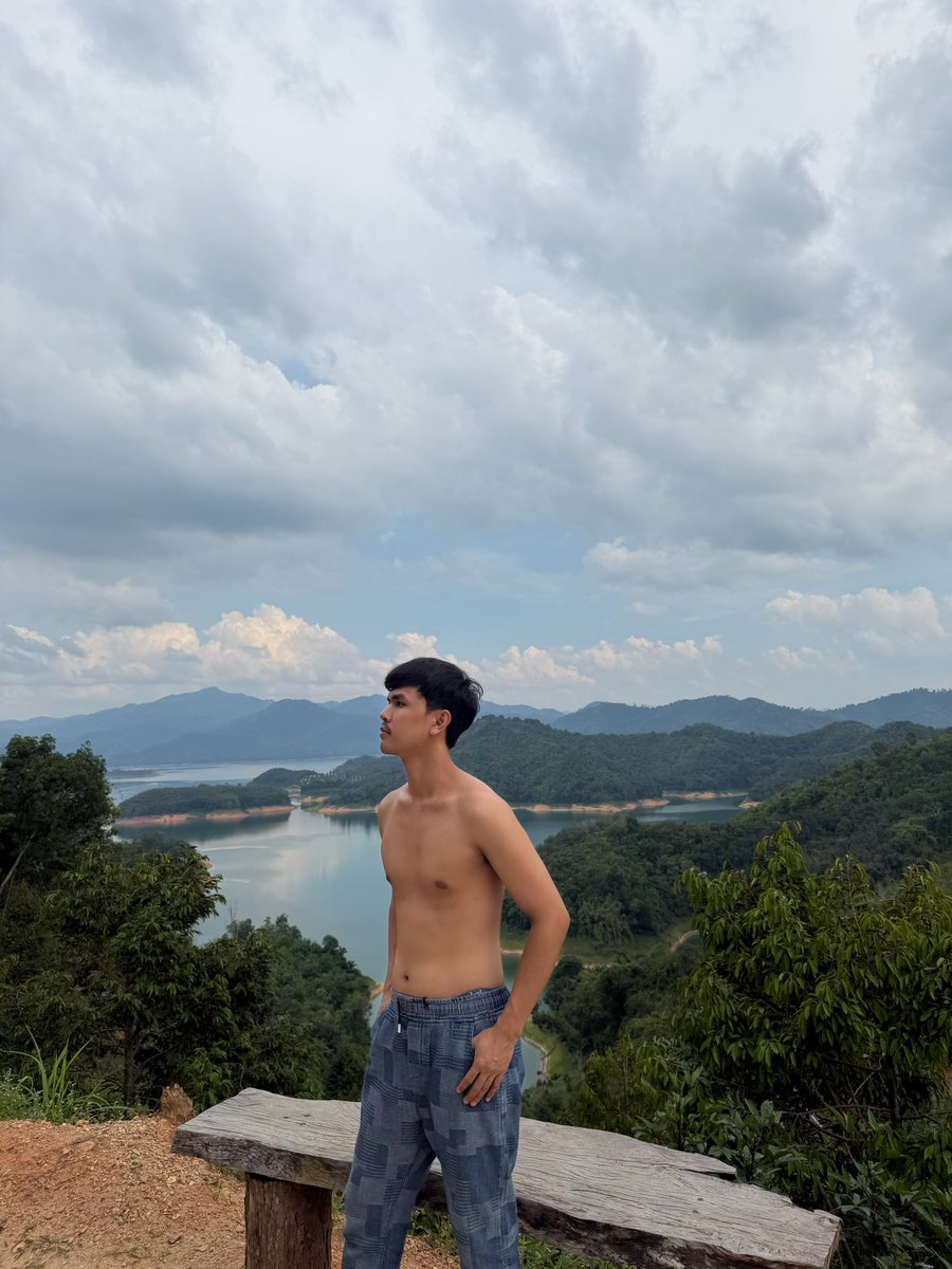 NonNatchanon19's tweet photo. รีโพสให้หนุ่มใต้ผิวแทนคนนี้ให้หน่อยนะครับ https://t.co/ETRgtrEYbt