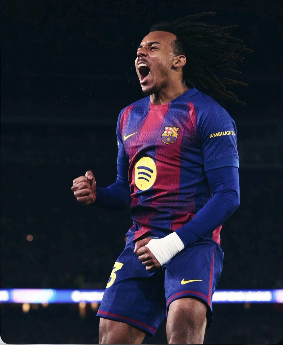 BarcaTimes's tweet photo. 🚨🎖️| 𝐉𝐔𝐒𝐓 𝐈𝐍: Koundé has been staying behind after every training session to work individually for an extra 15–20 minutes. He knows there’s room for improvement and is putting in the extra work every day. [@montfortcarlos &amp; @scapde_45] #fcblive 🇫🇷 https://t.co/mgVfyv3jyZ