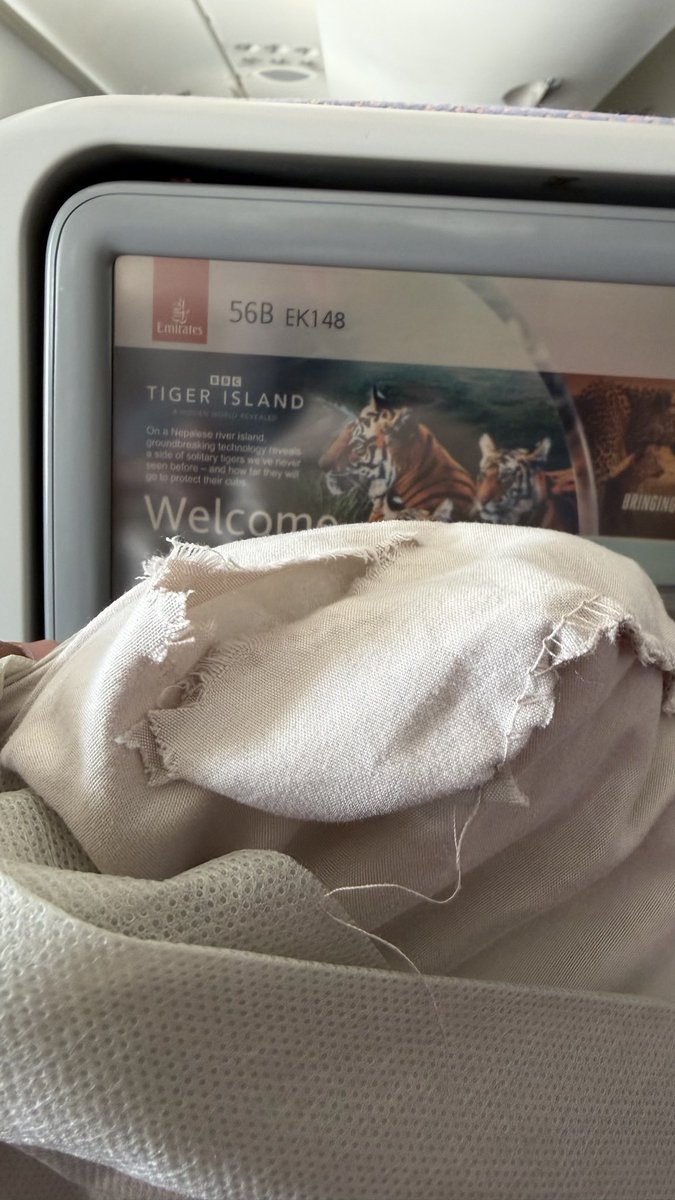 Venkyzcool's tweet photo. @emirates @EmiratesSupport Disappointing, didn’t expect this from a world class flight service.. https://t.co/Uq7JE9mcPB