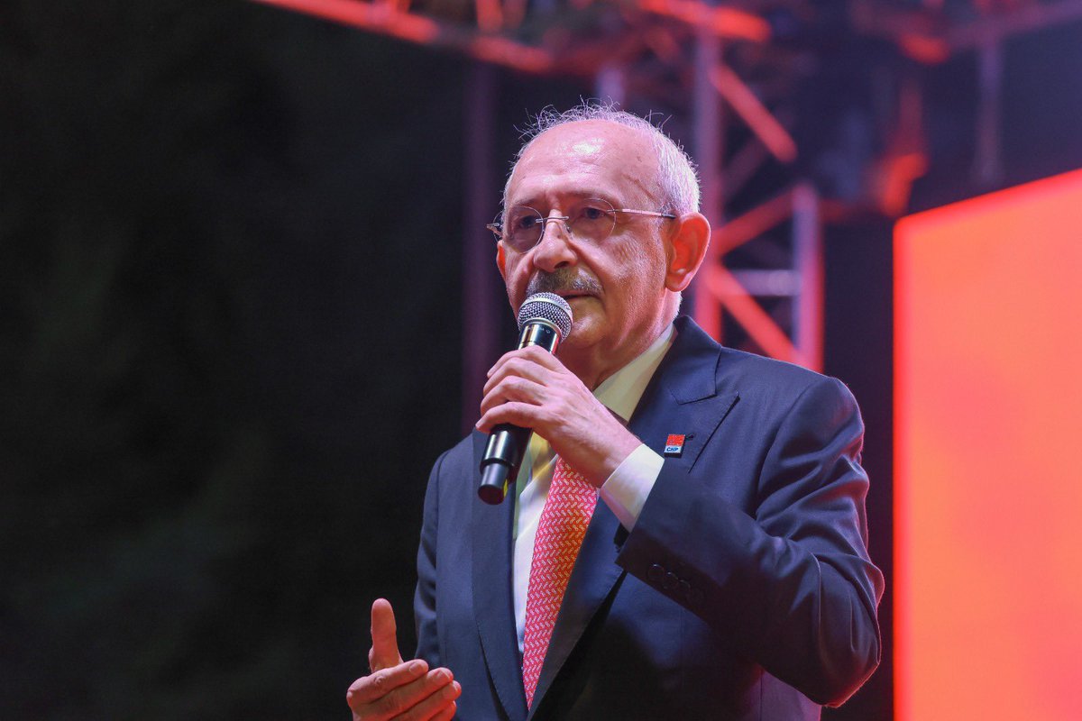 AytenGulseverx's tweet photo. Genel Başkanımız Sayın Kemal Kılıçdaroğlu:

‘’Cumhuriyet Halk Partisi; tarlasını süren çiftçidir, fabrikada alın teri döken işçidir. Köy okuluna giden öğretmendir.

Üniversitede hayal kuran gençtir.
Evladının geleceği için gece gündüz çalışan annedir.

Cumhuriyet Halk Partisi, milletin kendisidir.’’

#CHP103Yaşında