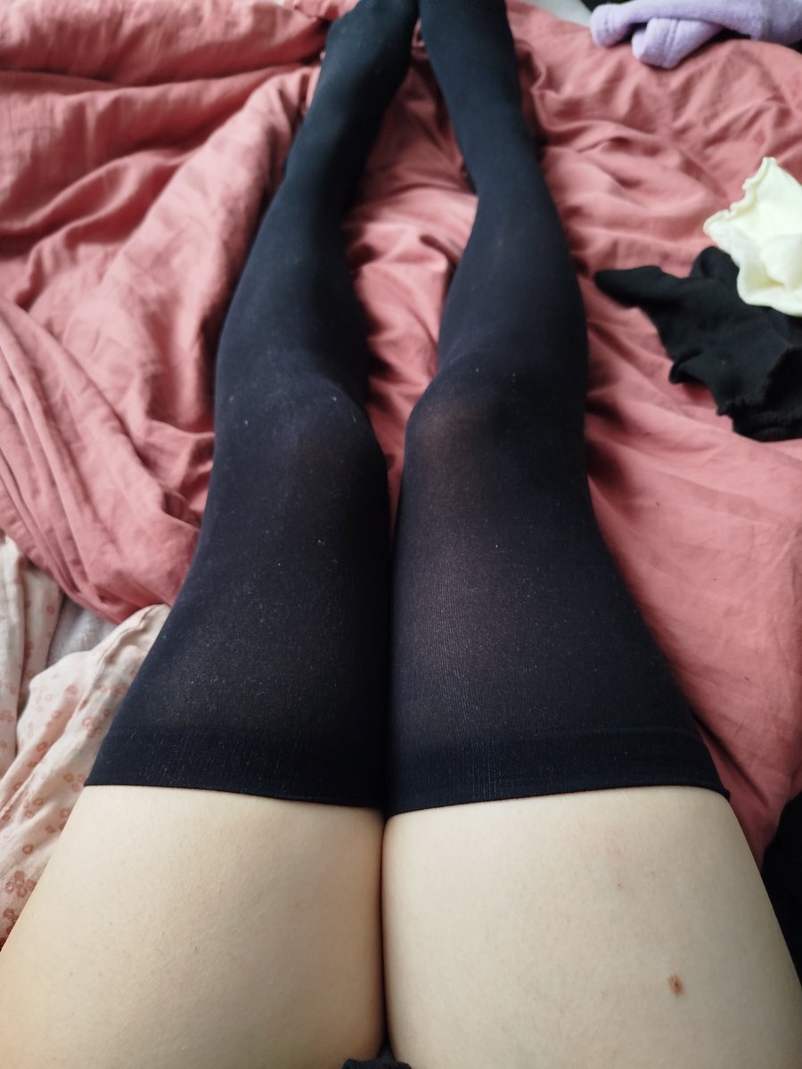 fe_moid's tweet photo. I have decided that it is thigh thursday i hope yall fw it https://t.co/U18NCFgSS4