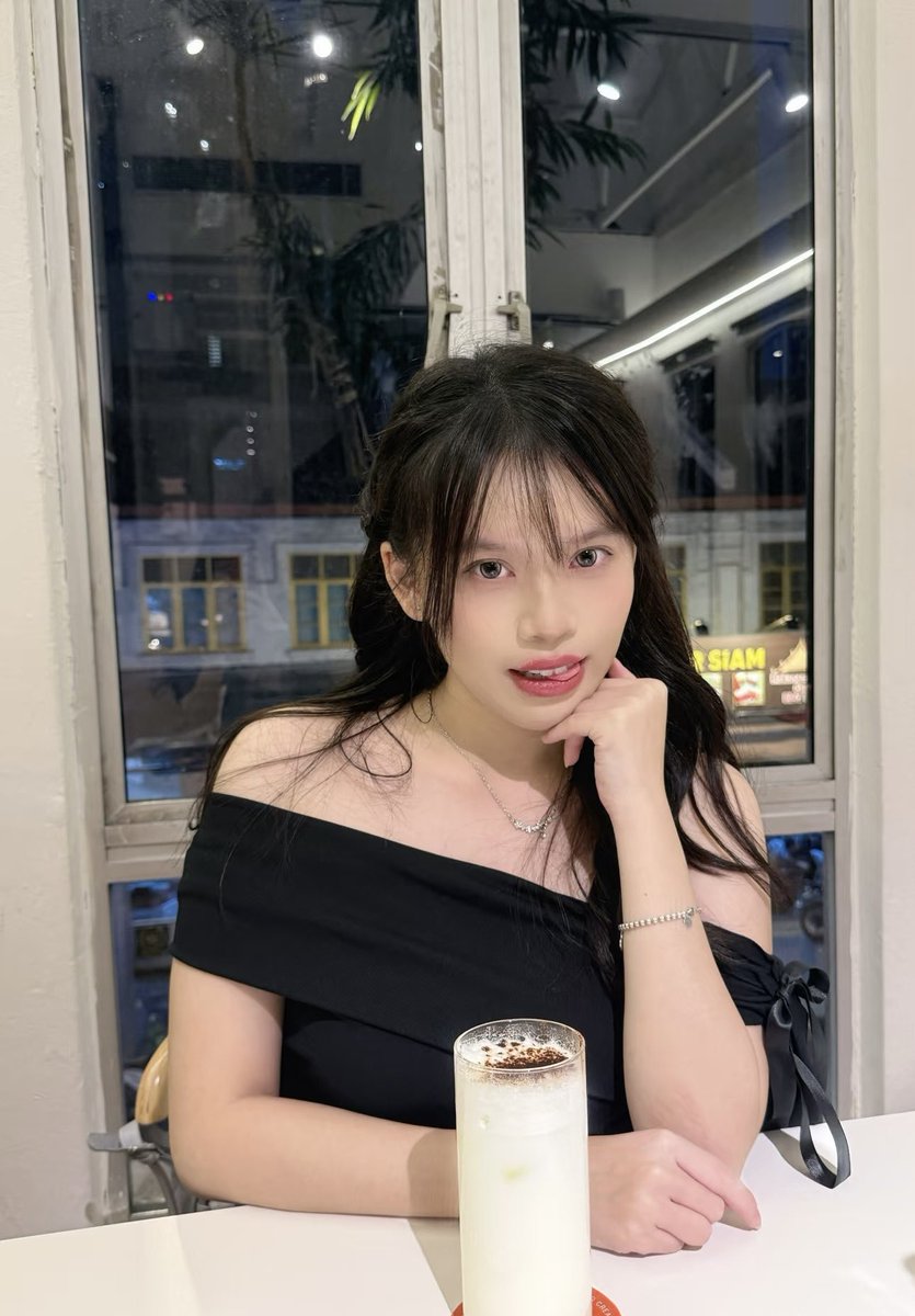 young0109_'s tweet photo. 小可爱出门了哦😍
这奶子真想抱着吸个够
然后在疯狂打桩这肉肉屁股
直到你精疲力尽
再射在你奶子～🤤🤤🤤
#马来西亚  #tarumt #女大学生 https://t.co/o9SEoR1G6V