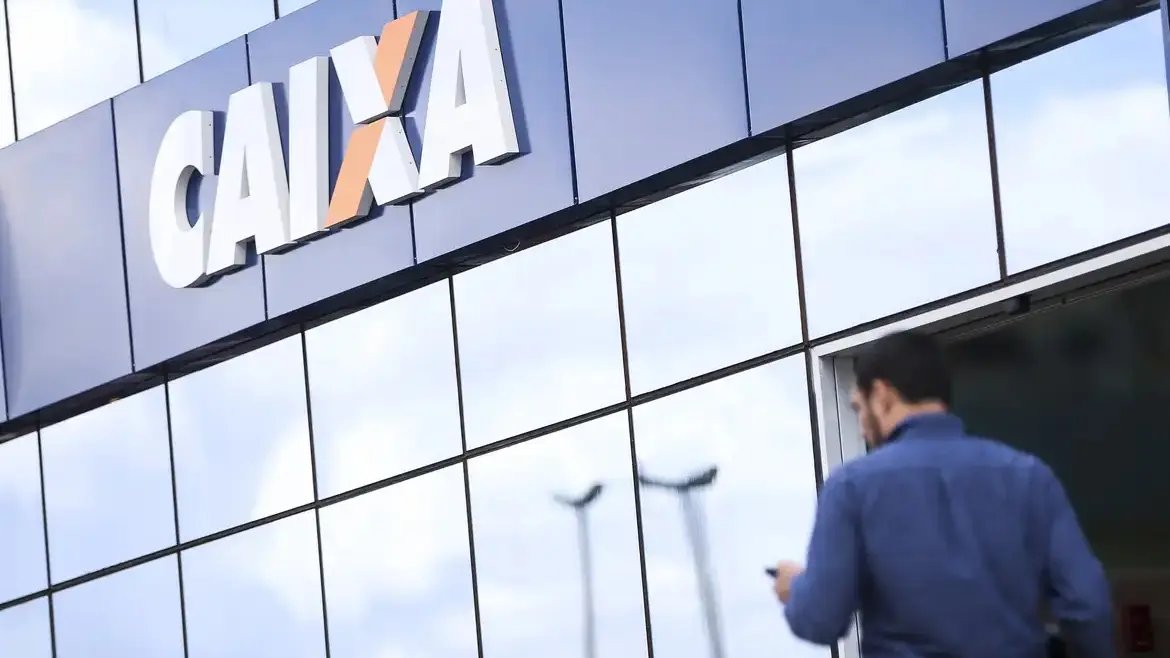gazetadopovo's tweet photo. Servidores da Caixa e Banco do Brasil entram em greve por tempo indeterminado

https://t.co/UbebsBiHSB https://t.co/ow7VcEAJj3