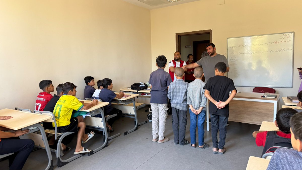 akcakalegm's tweet photo. Bugün gençlerimizin boy, kilo ve vücut kitle indeksi ölçümlerini gerçekleştirdik. Akçakale İlçe Sağlık Müdürlüğü tarafından düzenlenen etkinlikte, düzenli ve sağlıklı beslenme konusunda bilgilendirmelerde bulunuldu.
Sağlıklı nesiller için bilinçli beslenmeye devam ediyoruz. 🌱 https://t.co/vX5cduwYXu