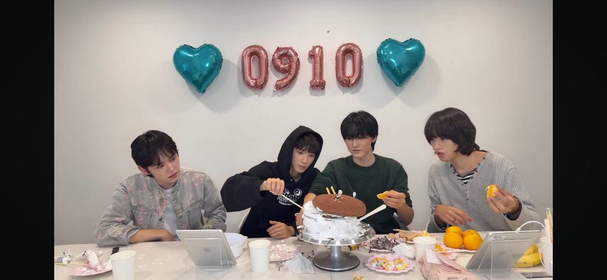 yooha_0910's tweet photo. 사실 하유준 후드티 개조아함..💕💕 https://t.co/sPdPXOonF9