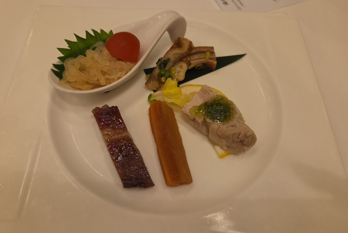 h0nl's tweet photo. 仕事頑張ったし、自軍の当落はウーン……だったので、美味しい中華でたらふく酒飲んだ、幸せ https://t.co/2StsK2TBkX