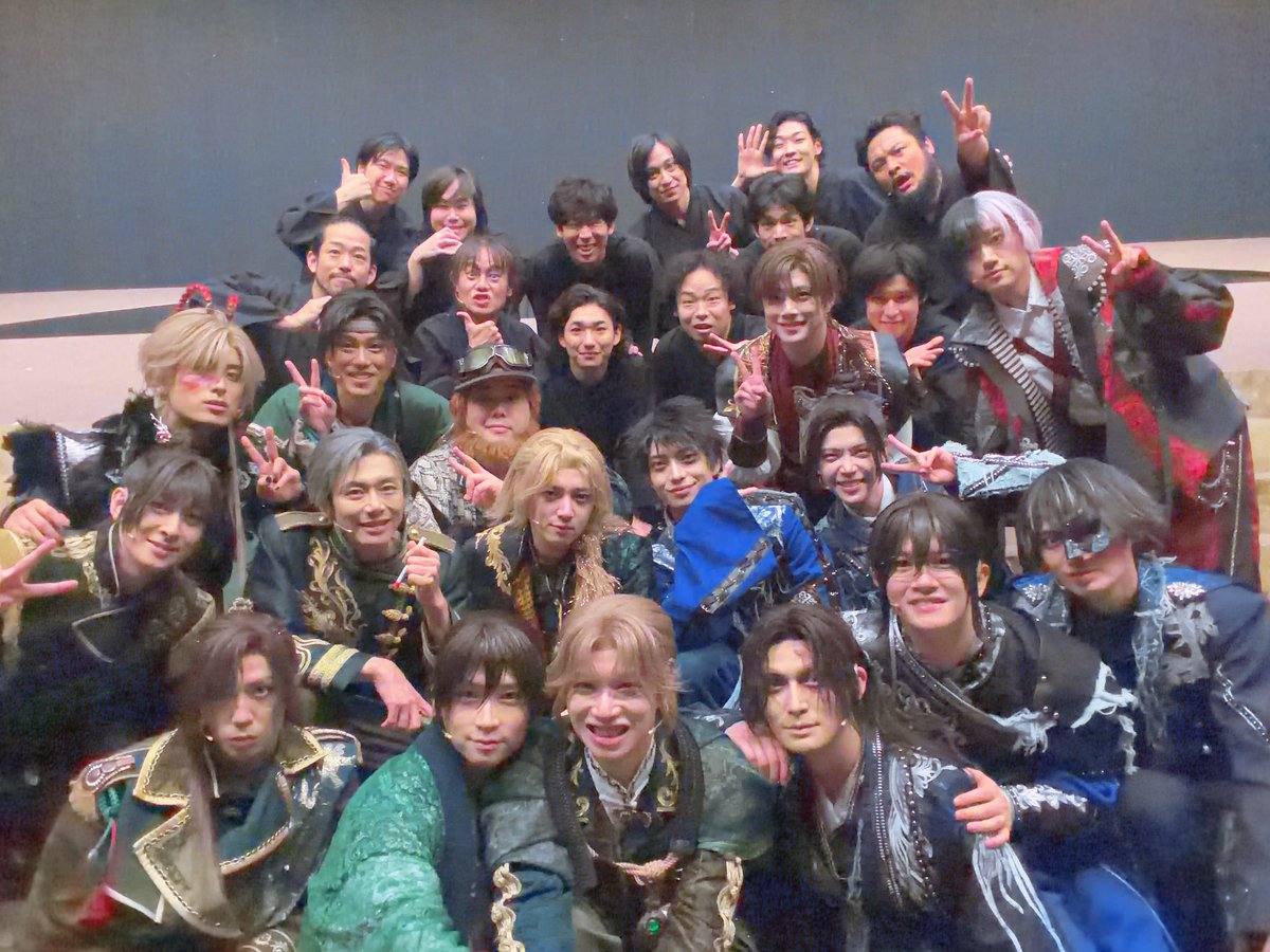 ara_mackey's tweet photo. 剣劇「三國志演技〜蜀漢」
全公演終了致しました。
ご観劇、ご視聴ありがとうございました！

本当に沢山の方々に支えられて
孫呉、曹魏、蜀漢と
大好きな三国志の世界に生きることが出来たことが出来ました。

僕の夢に付き合って頂き、
それを楽しんでくださって本当にありがとうございました…！！ https://t.co/4JTIEjmkcf