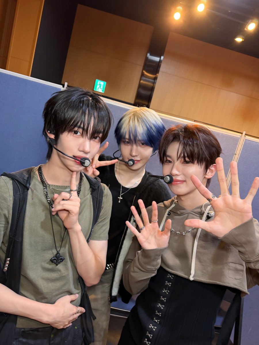 TUNEXX_official's tweet photo. 토모다치!

#TUNEXX #튜넥스
#Inhu #인후
#Sihwan #시환
#Arctic #아틱
#BLUE_MODE https://t.co/nOYwO4eEss