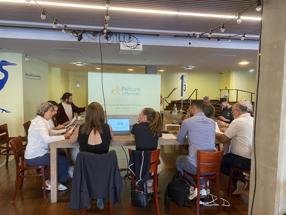 PietonsMars's tweet photo. 🚀 Aujourd'hui c'était le lancement de Piétons à Marseille ! Présentation, réponse aux questions des journalistes et promenade avec France 3 pour illustrer leur sujet. 

Les articles et reportages radio et télé arrivent très bientôt !

Pour adhérer : https://t.co/TJmKIG1FRz https://t.co/6Q74SpsyeP