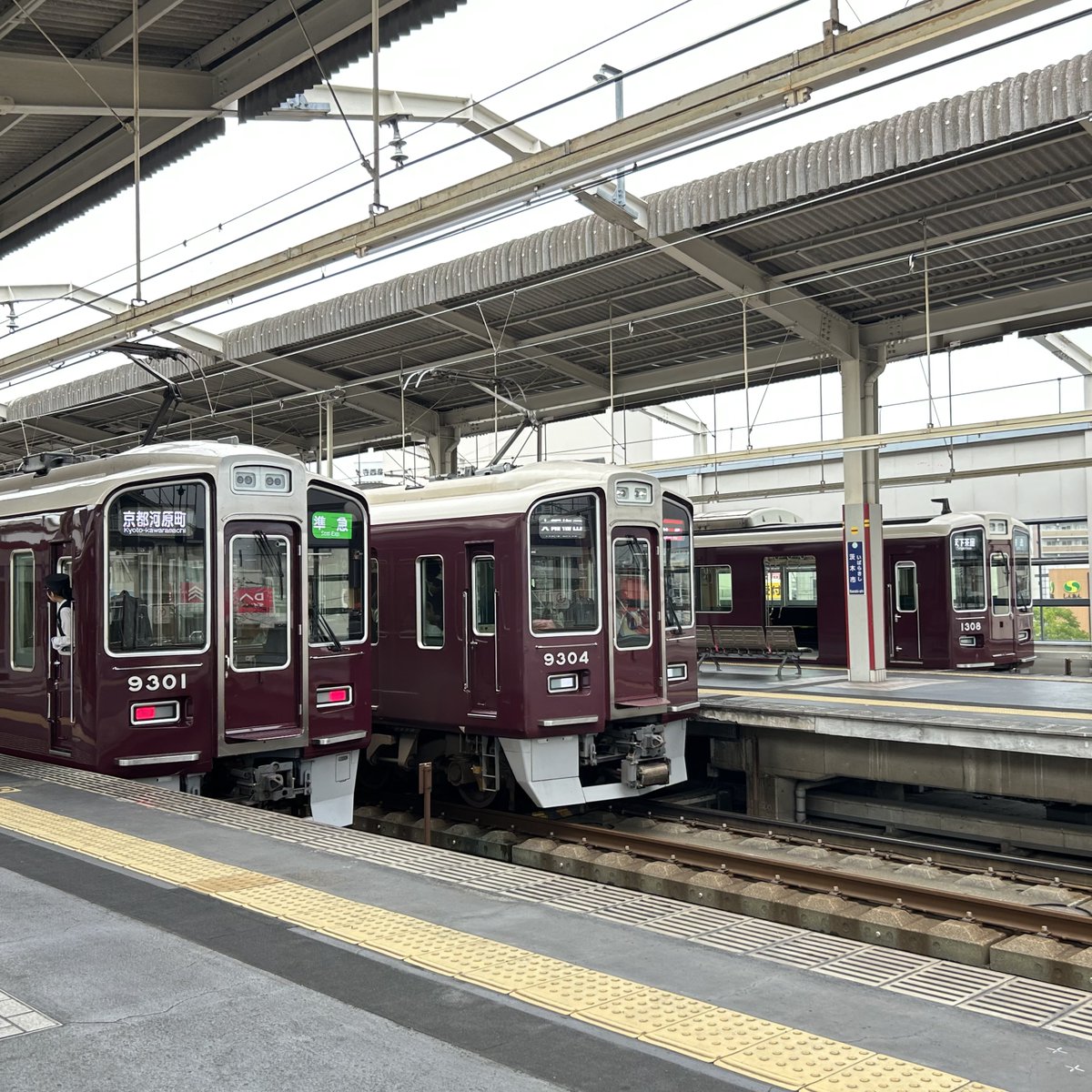 1259K_train's tweet photo. 阪急京都本線 #阪急運用 
・準急京都河原町14030レ 9301F
・特急大阪梅田14011レ 9304F
・準急大阪梅田13039レ 1306F
・特急京都河原町14012レ 2305F
・普通高槻市1344レ 1314F
・普通天下茶屋1421レ 1308F

・準急京都河原町14032レ 5311F
・特急大阪梅田14015レ 1312F
・特急京都河原町14014レ 2303F https://t.co/LBc9xpCJ4M