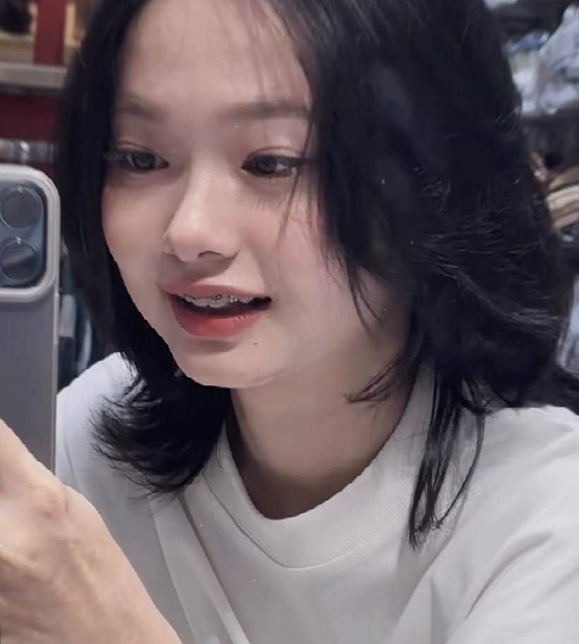 tuilanhatanh's tweet photo. Răng niềng nhma bú cẩn thận lắm, không xước đâu https://t.co/hUkKCVexDe