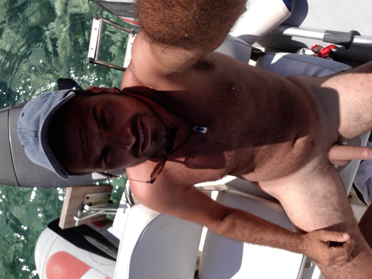 njon0apx's tweet photo. Ποσο τρελενομε στι θαλασσα γυμνος ! Εσεις? https://t.co/YyeGFSdGxS