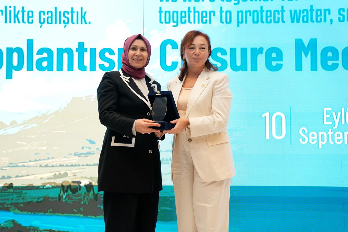 SuYonetimi's tweet photo. FAO iş birliğinde, eğitimcilerimiz ve çiftçilerimizle birlikte bilgiyle büyüyen, üreticimizin emeğine değer katan ve teknolojiyle gelişen bir tarım için çalıştık. 🏆 Ödüllü GEF projemizi başarıyla tamamladık. Emeği geçen herkese teşekkürler! @TCTarim @ibrahimyumakli @faoturkiye https://t.co/p1ISmV7o87