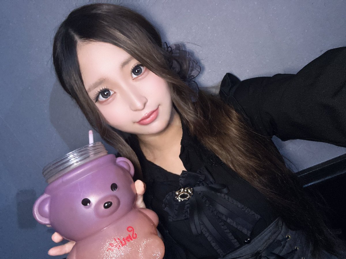 yuru__al's tweet photo. 退勤しました！
♡傘なくて助けてくれたおにいさん！
ありがとう😭😭
次明日18-です https://t.co/l5xkSv3oUN