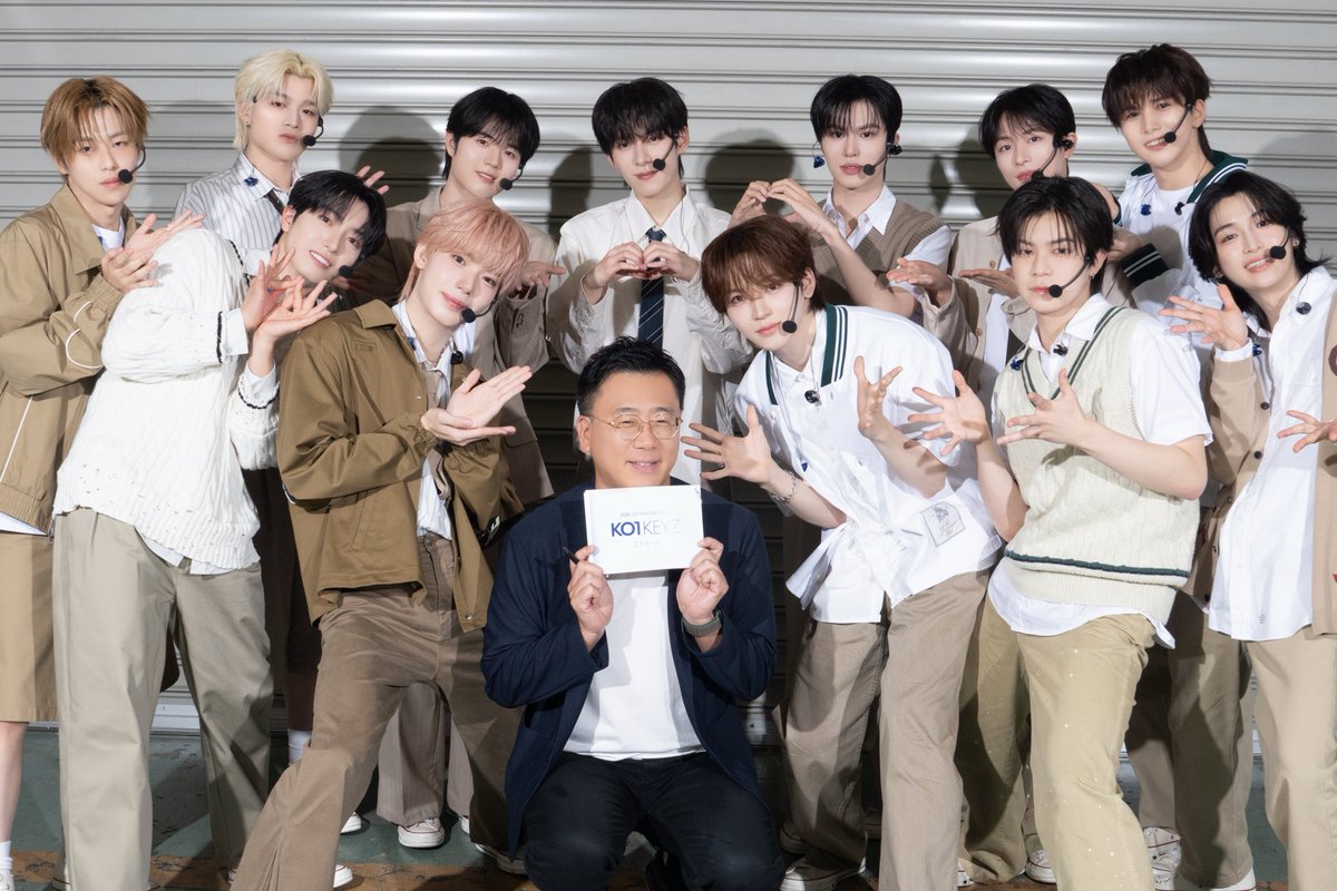 KO1KEYZofficial's tweet photo. [📸]

𝟮𝟬𝟮𝟲 𝗞𝗢𝟭𝗞𝗘𝗬𝗭 𝟭𝗦𝗧 𝗙𝗔𝗡 𝗠𝗘𝗘𝗧𝗜𝗡𝗚
兵庫公演 2日目🌙

#古家正亨 さん
東京から兵庫までの全8公演を
MCとして見届けてくださり
ありがとうございました!!!!!!!!!!!!

🎀⚽️🚀🏃‍♂️🌟🍀🍰⚡️🍎🥔⚾️🐲

#KO1KEYZ_1ST_FAN_MEETING
#KO1KEYZ
#コイキーズ #코이키즈 https://t.co/YTBekDidBy