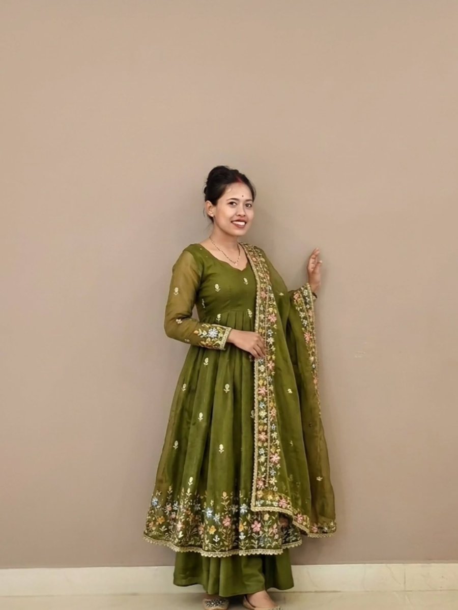 ARamutha's tweet photo. Love this outfit. https://t.co/MB2065G7sb