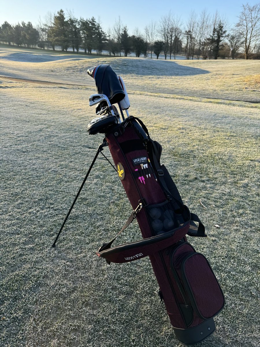 golfshake's tweet photo. Autumn golf incoming… 🍂⛳

Time to ditch the big bag?

We revisit the @Lyle_and_Scott  Gleneagle golf bag review we did - a great option for keeping things light 👇 https://t.co/FhPfQQbgCM