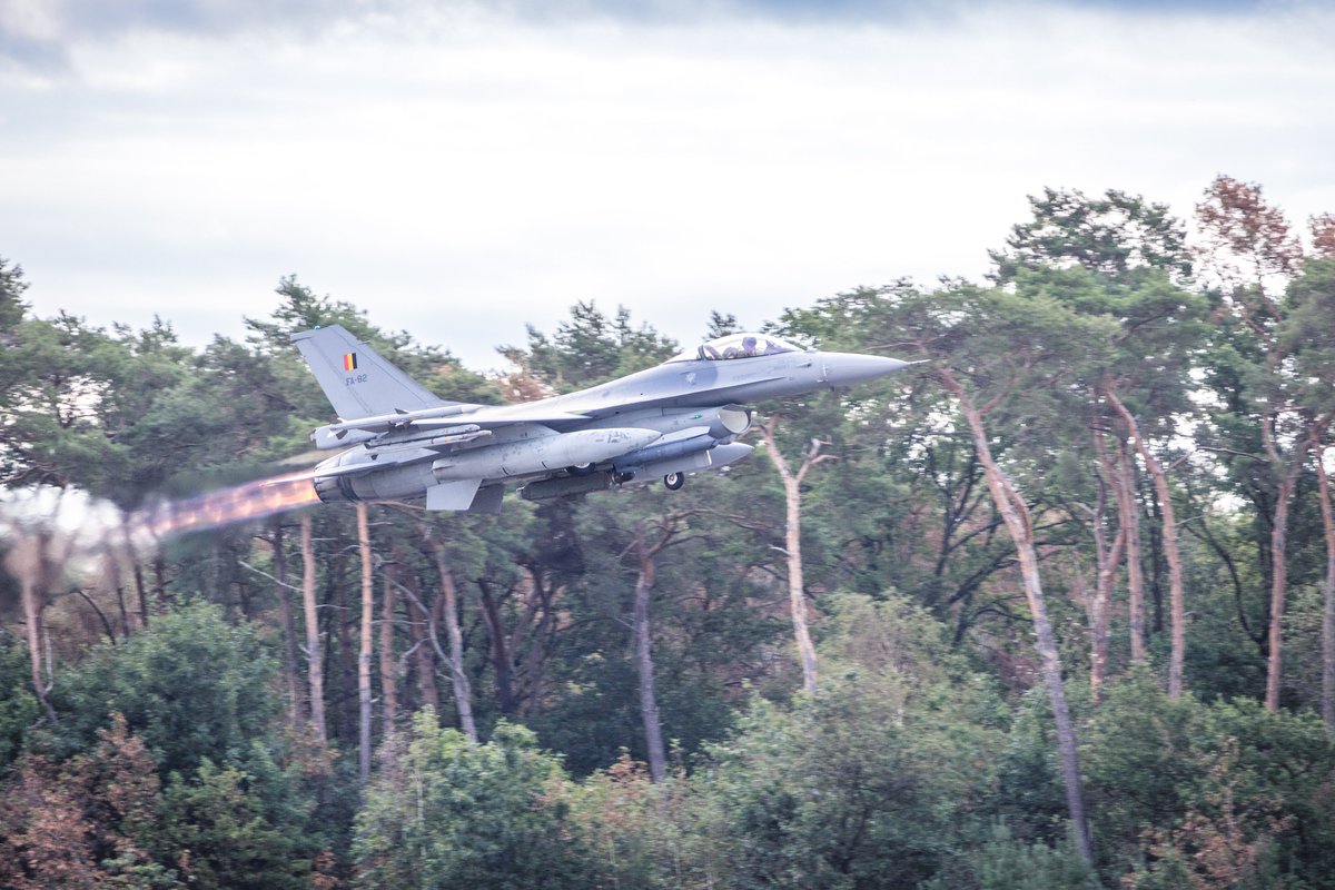 BeAirForce's tweet photo. 𝗖𝗼𝗼𝗽𝗲𝗿𝗮𝘁𝗶𝗼𝗻 𝗢𝘃𝗲𝗿 𝘁𝗵𝗲 𝗕𝗹𝗮𝗰𝗸 𝗦𝗲𝗮 🌊
Belgian, Polish and French Air Forces conducted a joint mission over the Black Sea, demonstrating strong interoperability and seamless cooperation between NATO Allies. 🇧🇪🇵🇱🇫🇷 https://t.co/2drImnZ4xI