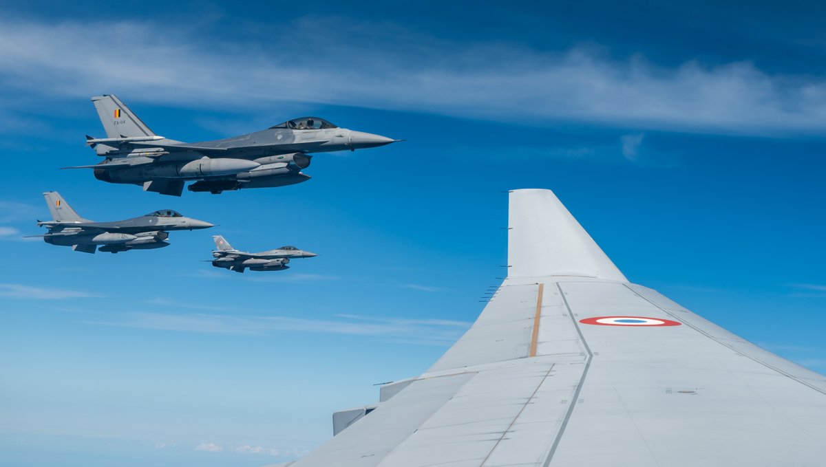 BeAirForce's tweet photo. 𝗖𝗼𝗼𝗽𝗲𝗿𝗮𝘁𝗶𝗼𝗻 𝗢𝘃𝗲𝗿 𝘁𝗵𝗲 𝗕𝗹𝗮𝗰𝗸 𝗦𝗲𝗮 🌊
Belgian, Polish and French Air Forces conducted a joint mission over the Black Sea, demonstrating strong interoperability and seamless cooperation between NATO Allies. 🇧🇪🇵🇱🇫🇷 https://t.co/2drImnZ4xI