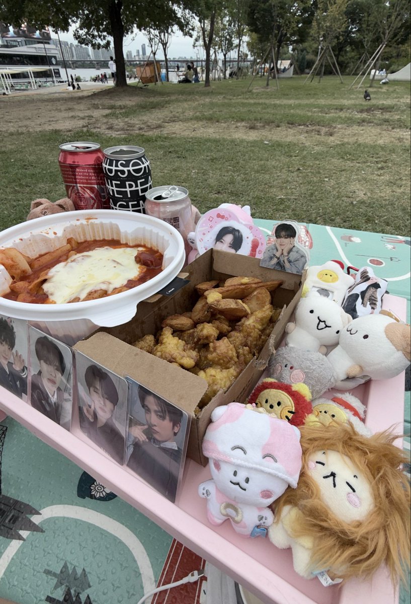 zhwanieso's tweet photo. 남들 학교가는 평일에 노니까 너무재밋구 https://t.co/DThMxtOSX6
