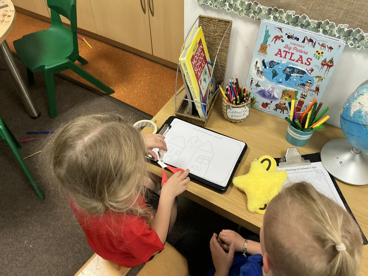 willowtreeclass's tweet photo. This week we have been exploring the areas in our new classroom 💚📸😊 https://t.co/4ytyJgR9Yp