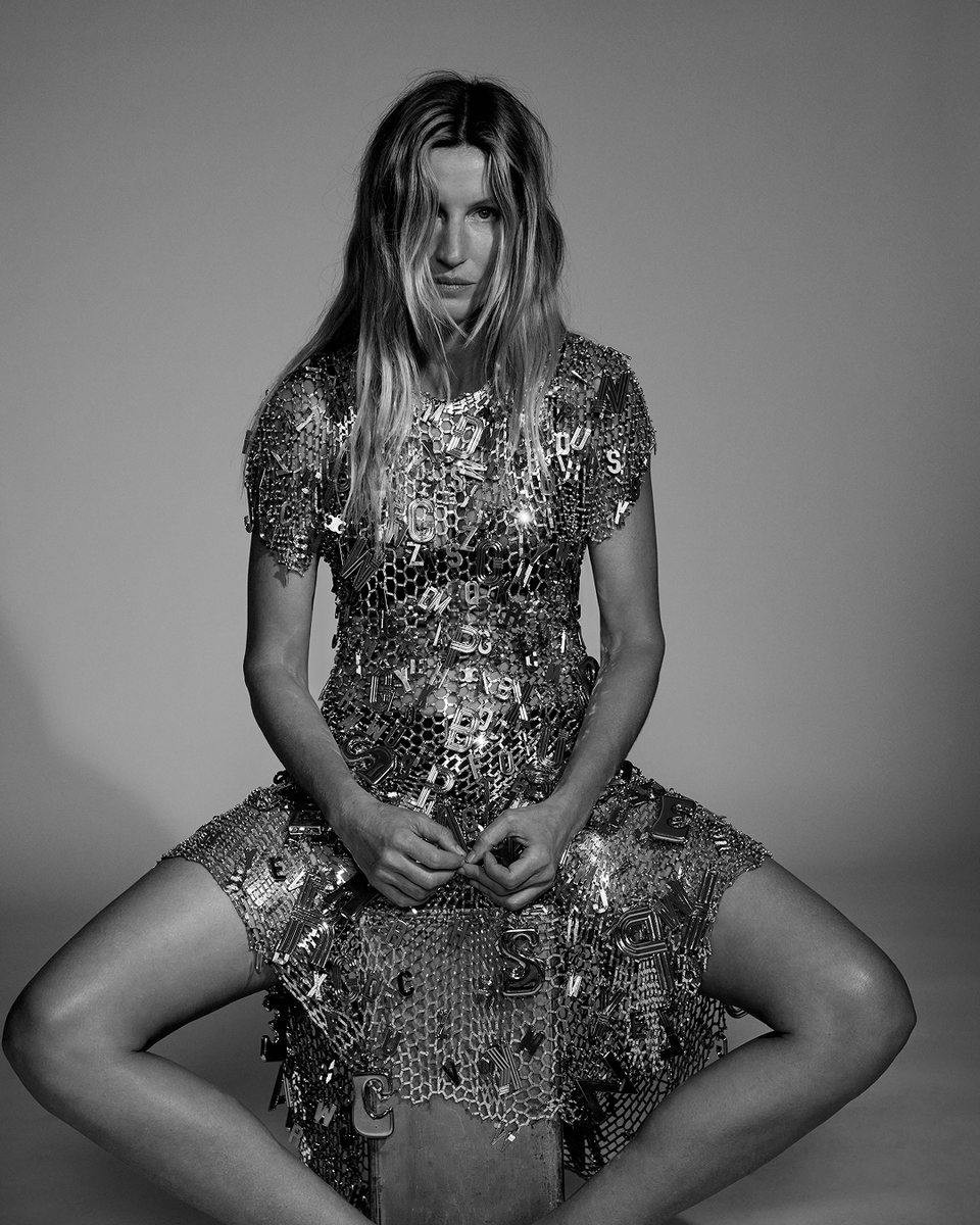 i_D's tweet photo. Gisele Bündchen for i-D 377

📸: Collier Schorr https://t.co/4cG98vHeIX