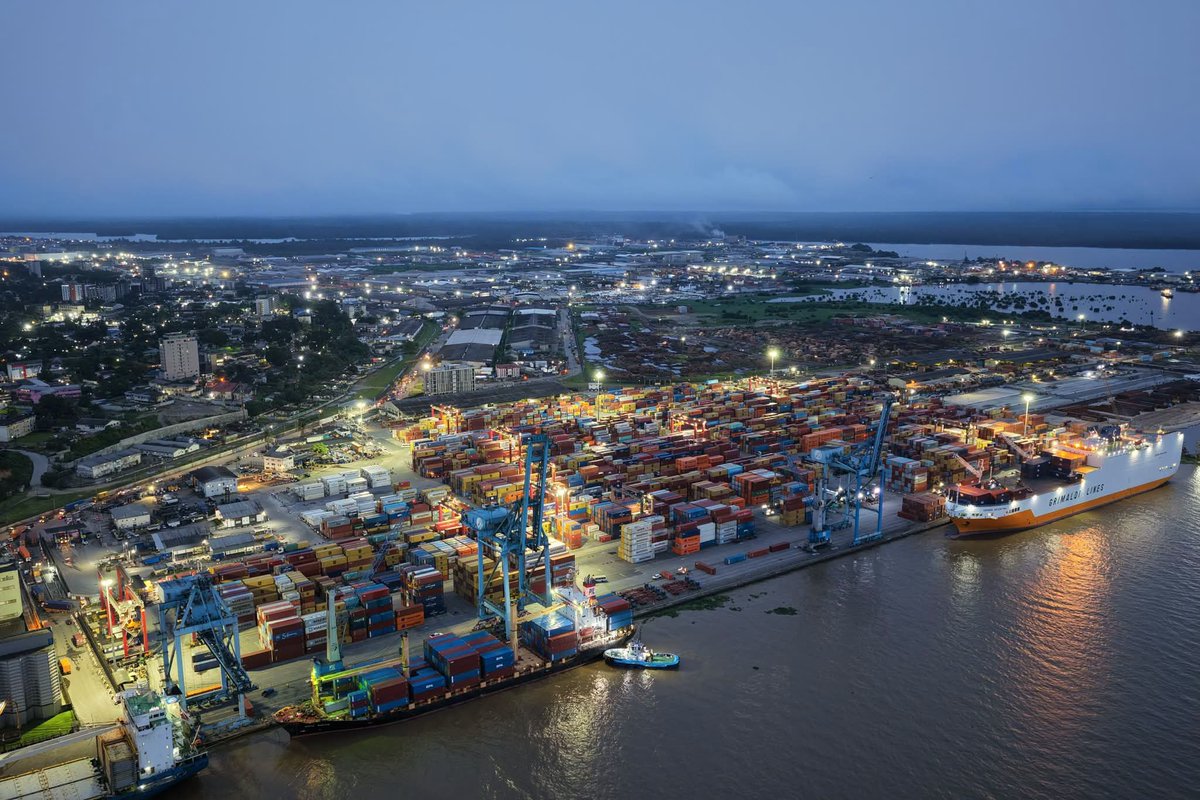 TheCameroonianZ's tweet photo. Le Port de Douala-Bonabéri.

#Cameroon https://t.co/mBrbSq2VAv