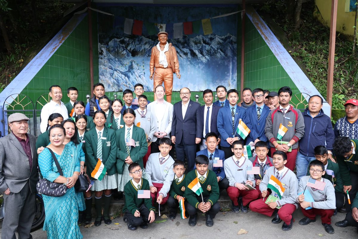 harshvshringla's tweet photo. It was a great pleasure and a personal honour to welcome @USAmbIndia H.E. @SergioGor to Darjeeling and to my residence, Ivanhoe, overlooking the Darjeeling Mall. It was a special joy to welcome him with the warmth of Darjeeling, sharing our beloved Darjeeling momo and a cup of Castleton First Flush tea.

The visit was filled with meaningful moments, from a walk along the Mall and engaging conversations with the bright young minds of Darjeeling, to a memorable ride on the iconic Darjeeling Himalayan Railway.

It was wonderful to share with Ambassador Gor the warmth, heritage and spirit of Darjeeling, and to see the India–U.S. friendship come alive here in the hills.

@USAndIndia 

#Darjeeling #IndiaUS #USIndia #IncredibleIndia #DarjeelingHills