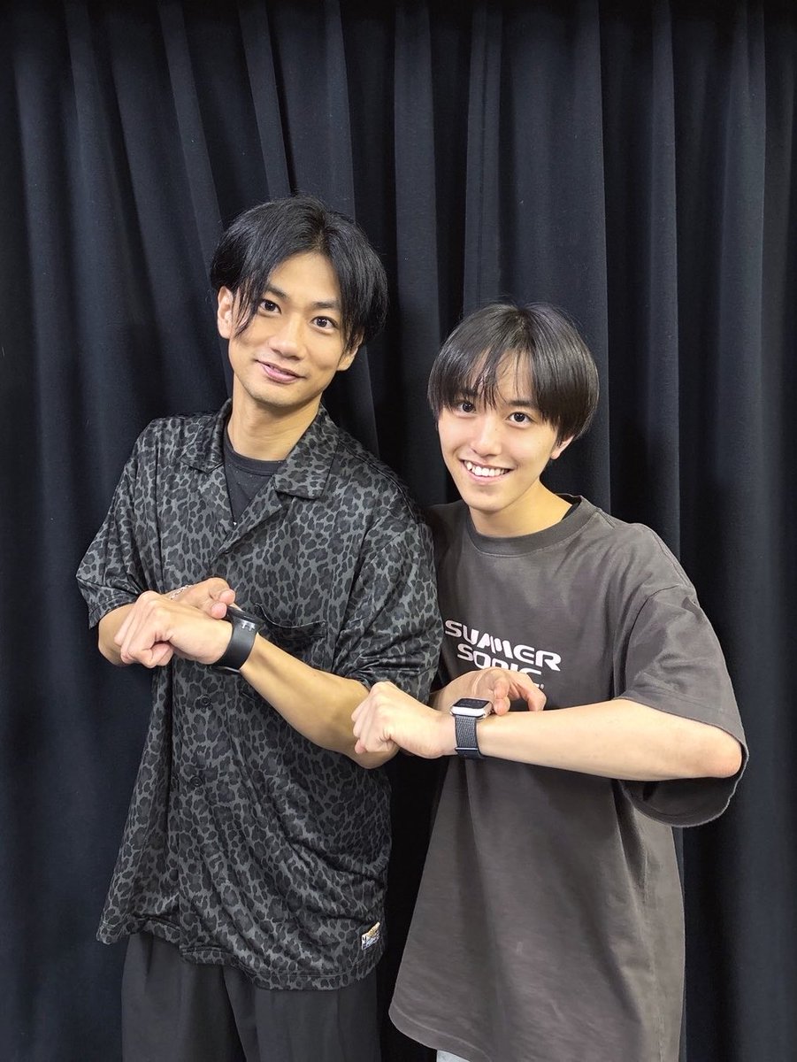 Yuma___1202's tweet photo. #合唱ブラボー 稽古がスタートしました🎵

ゲストの馬場良馬さんと📸
小さい頃によく見ていたブルーバスターのポーズを一緒にしていただきました😆

#神戸セーラーボーイズ #神戸セラボ https://t.co/ZlDcUT6T2Y