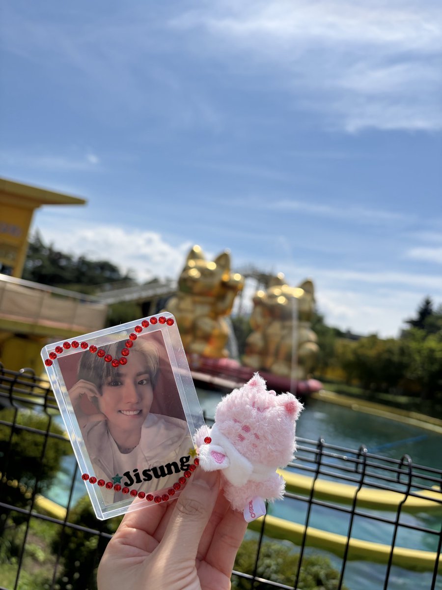 Mitenneee_skz's tweet photo. 富士急！！！！夏休みに行ったばっかり！！！乗りたいやつ休止中でカカシ先生にジソンくんとクオちゃん紹介して帰ってきただけ！！！！！！アトラクション乗りたいよ！！！！！！ https://t.co/uM9pwjoq4T