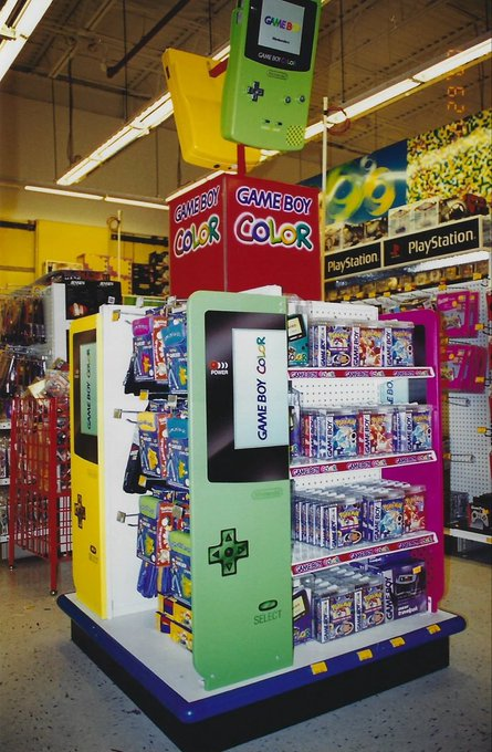 VideoGameHstry's tweet photo. POV: You're walking through the video game section at Toys "R" Us in the 2000s https://t.co/SQL5byYekN